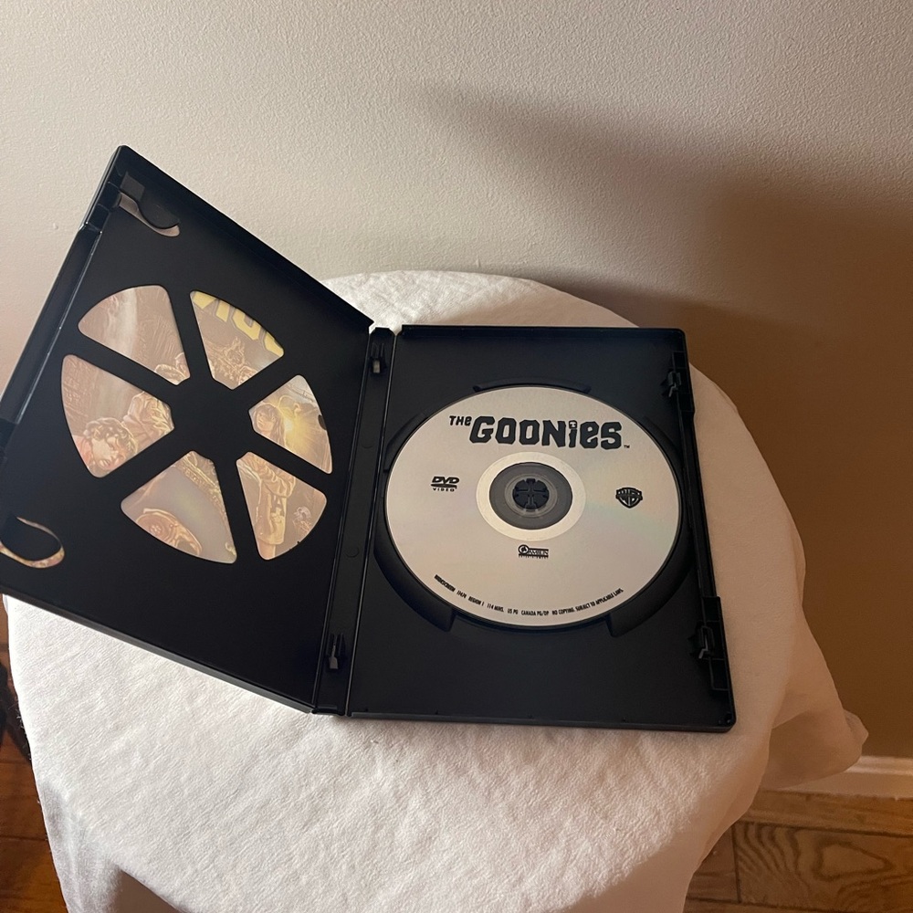 ⭐️ The Goonies DVD Epic Classic Spielberg Warner Bros Home Video Movie Wild Mint - Picture 4 of 4